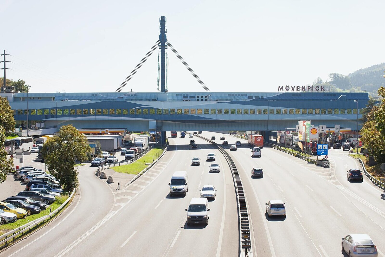Blick auf die Autobahnraststätte Würenlos AG