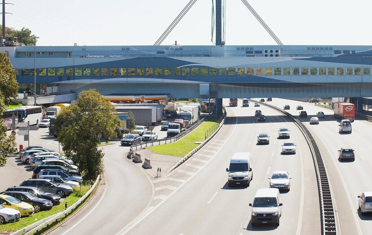 Das sind die besten Autobahnraststätten zum Laden von Elektroautos ...