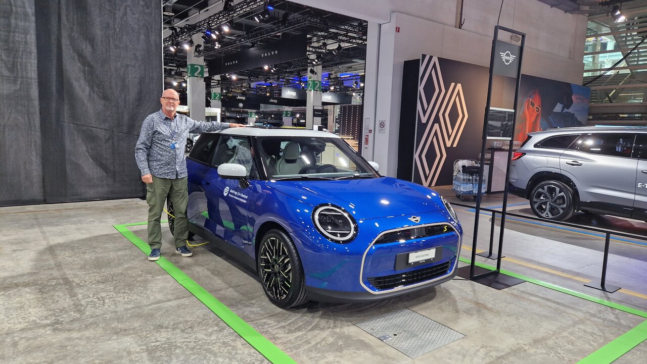 Mini Electric an der Auto Zürich mit Auto-Checker Pentti Aellig