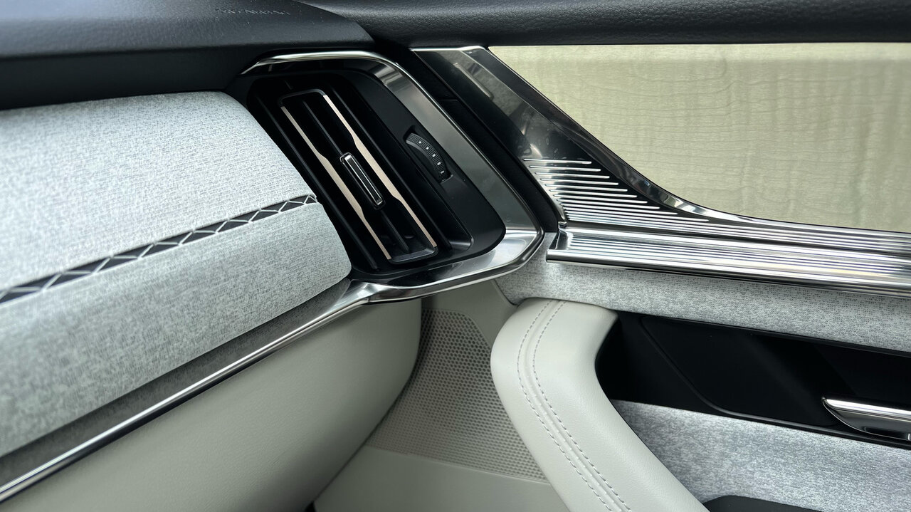 Detailaufnahme des Innenraums des Mazda CX-60