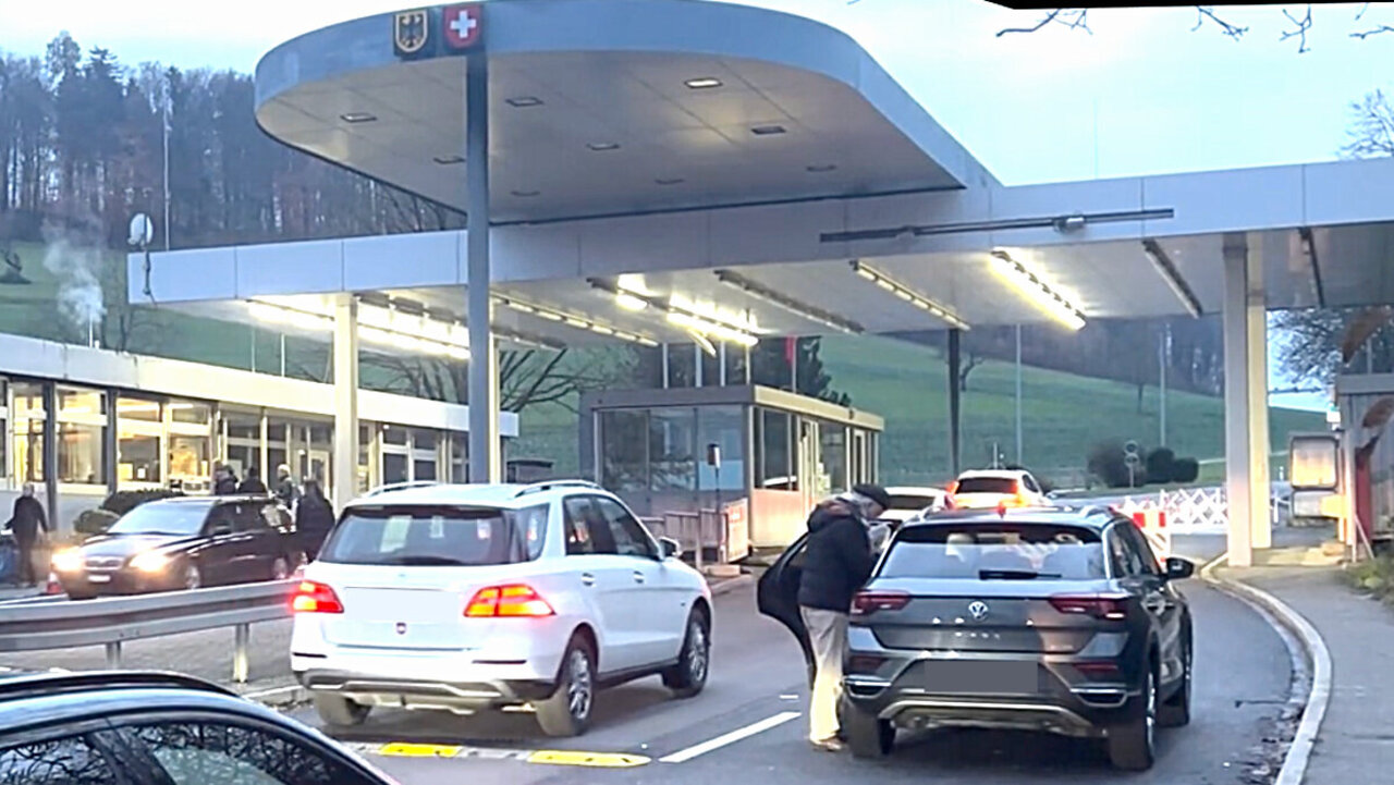 Der Bund senkt die Zollfreigrenze von 300 auf 150 Franken. Bild: STREETLIFE