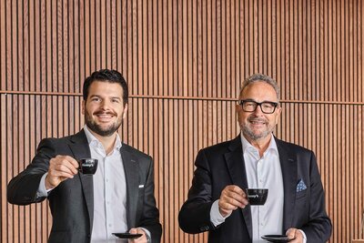 Marc und Kenny Eichenberger in der Kaffee-Bar ihres neuen Hauptsitzes in Dietlikon ZH