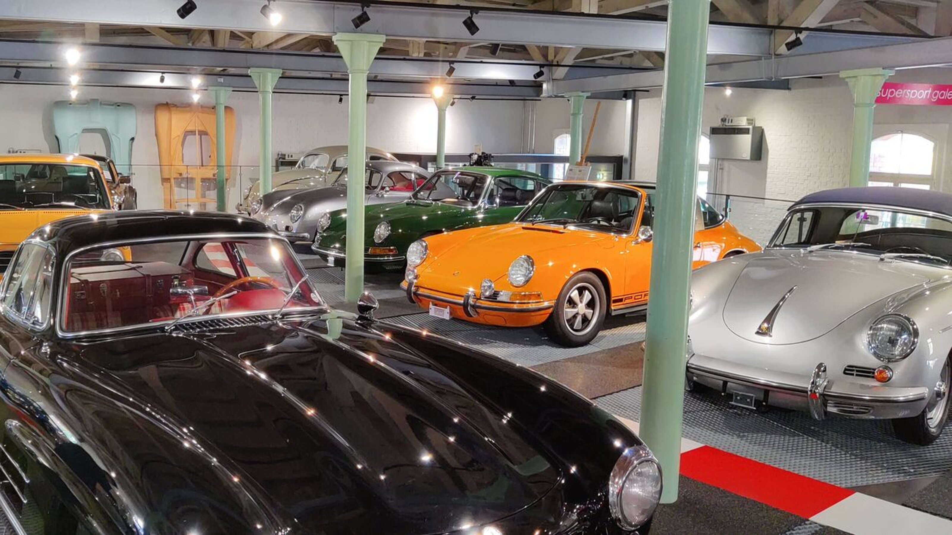 Blick in die Ausstellung der Autobau Erlebniswelt in Romanshorn TG