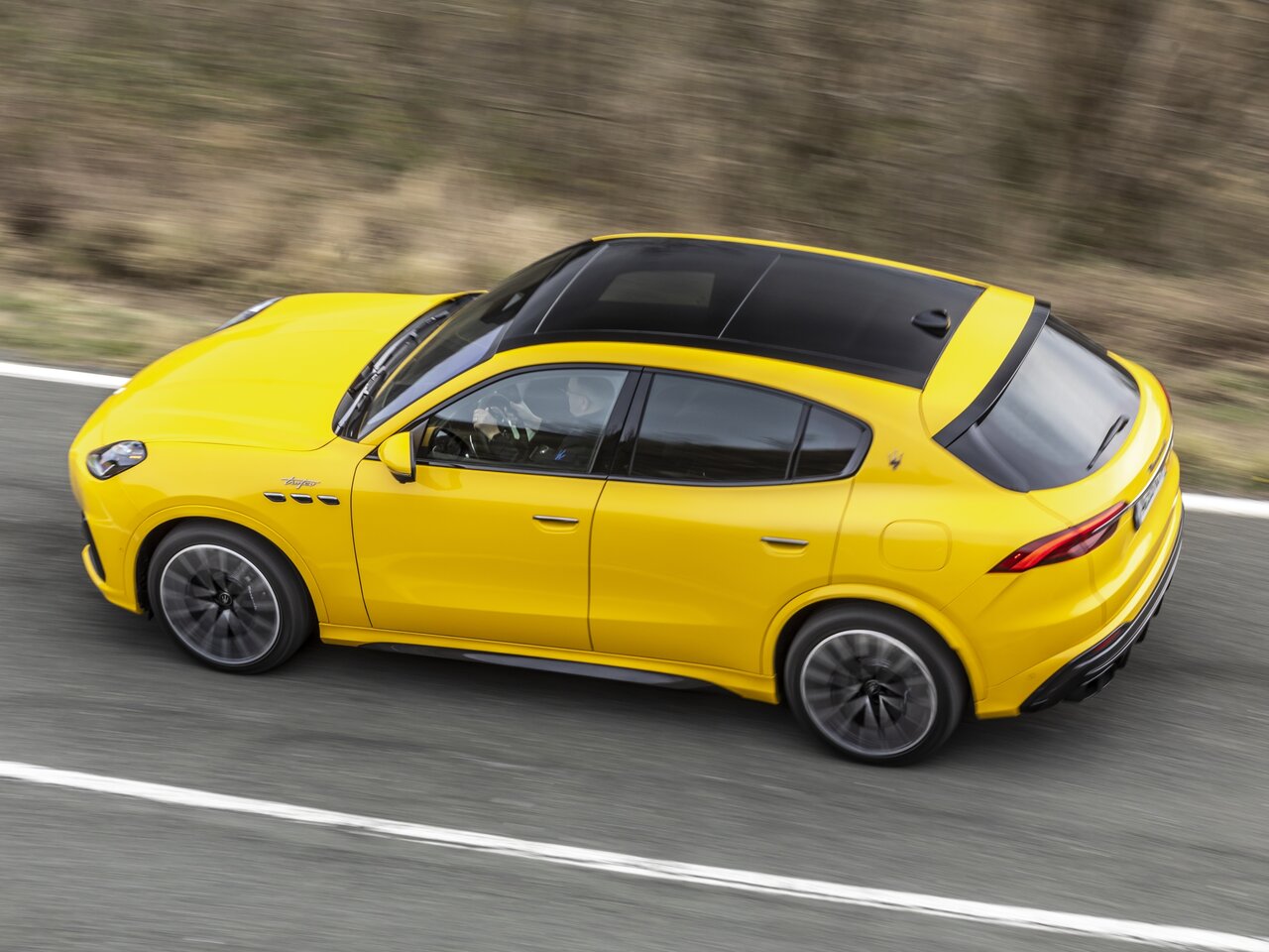 Der Maserati Grecale Trofeo hat 530 PS (390kW). Diese schieben die 2'027 Kilogramm des stattlichen SUV konsequent vorwärts – in 3,8 Sekunden auf 100 km/h. Bild: Maserati