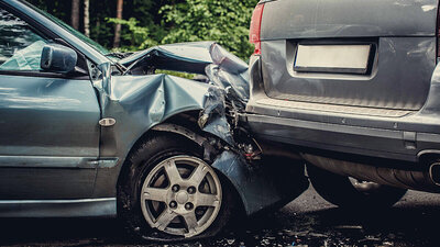 Front-Bremslichter verkürzen die Reaktionszeit von Autofahrenden, kommt die Studie zum Schluss. Bild: Freepik.