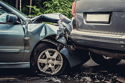 Front-Bremslichter verkürzen die Reaktionszeit von Autofahrenden, kommt die Studie zum Schluss. Bild: Freepik.