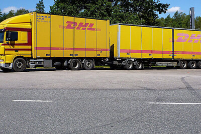 Die EU lässt sogenannte Gigaliner mit einer Länge von bis zu 25,25 Metern und einem Gewicht von 60 Tonnen zu. Bild: Wusel007, Wikipedia