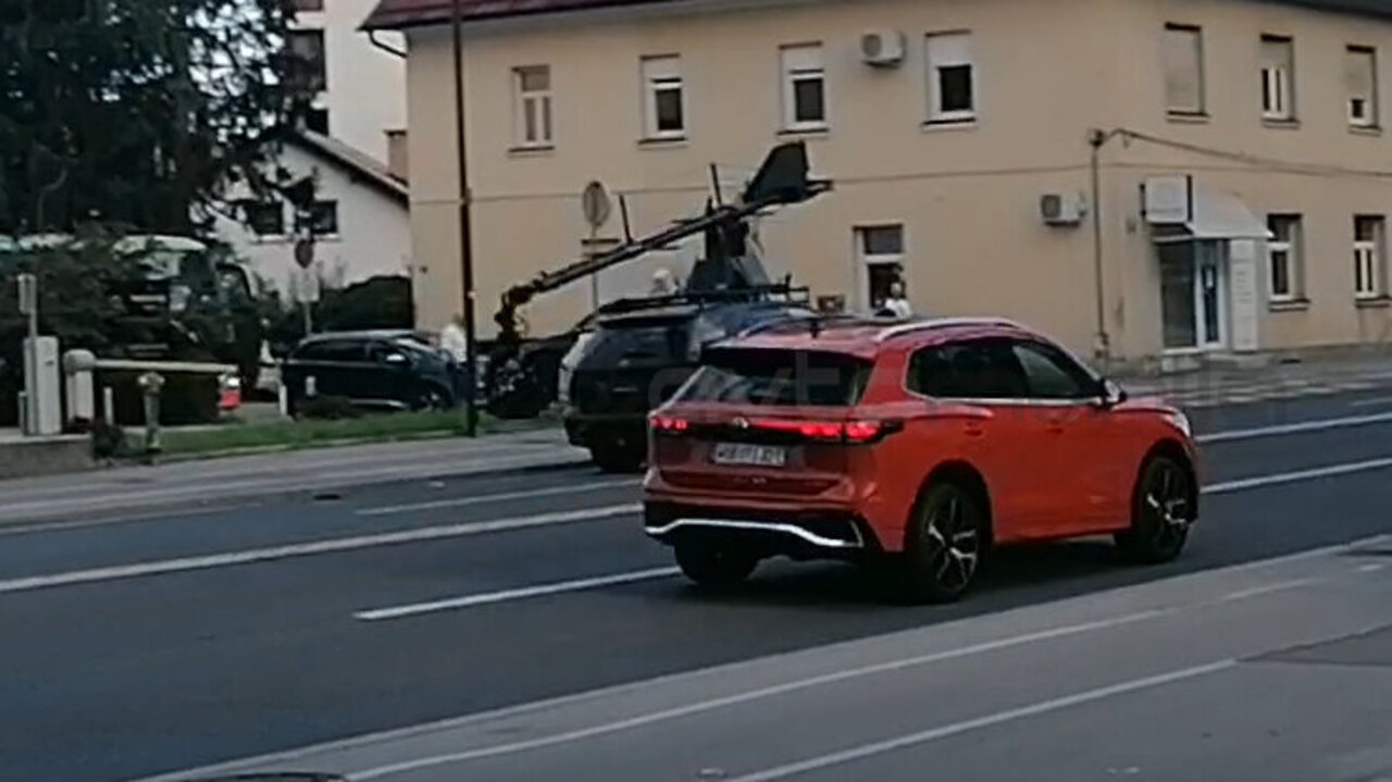 Heckansicht des neuen VW Tiguan in Ljubljana