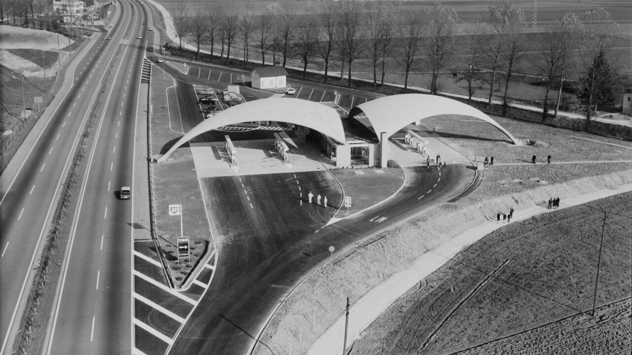 Tankstelle an der Autobahnraststätte Deitingen Süd.