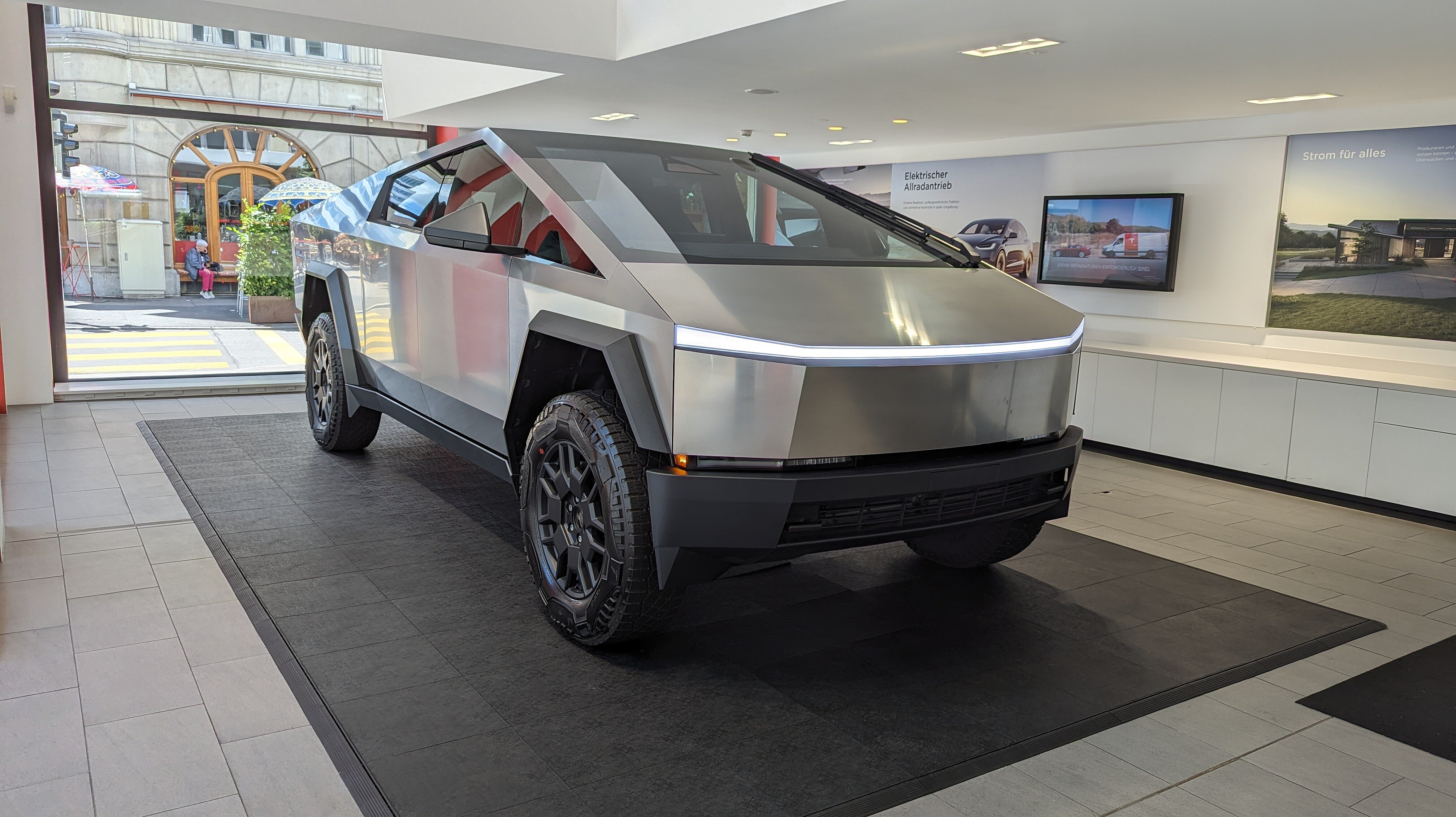 Tesla Cybertruck in Zürich