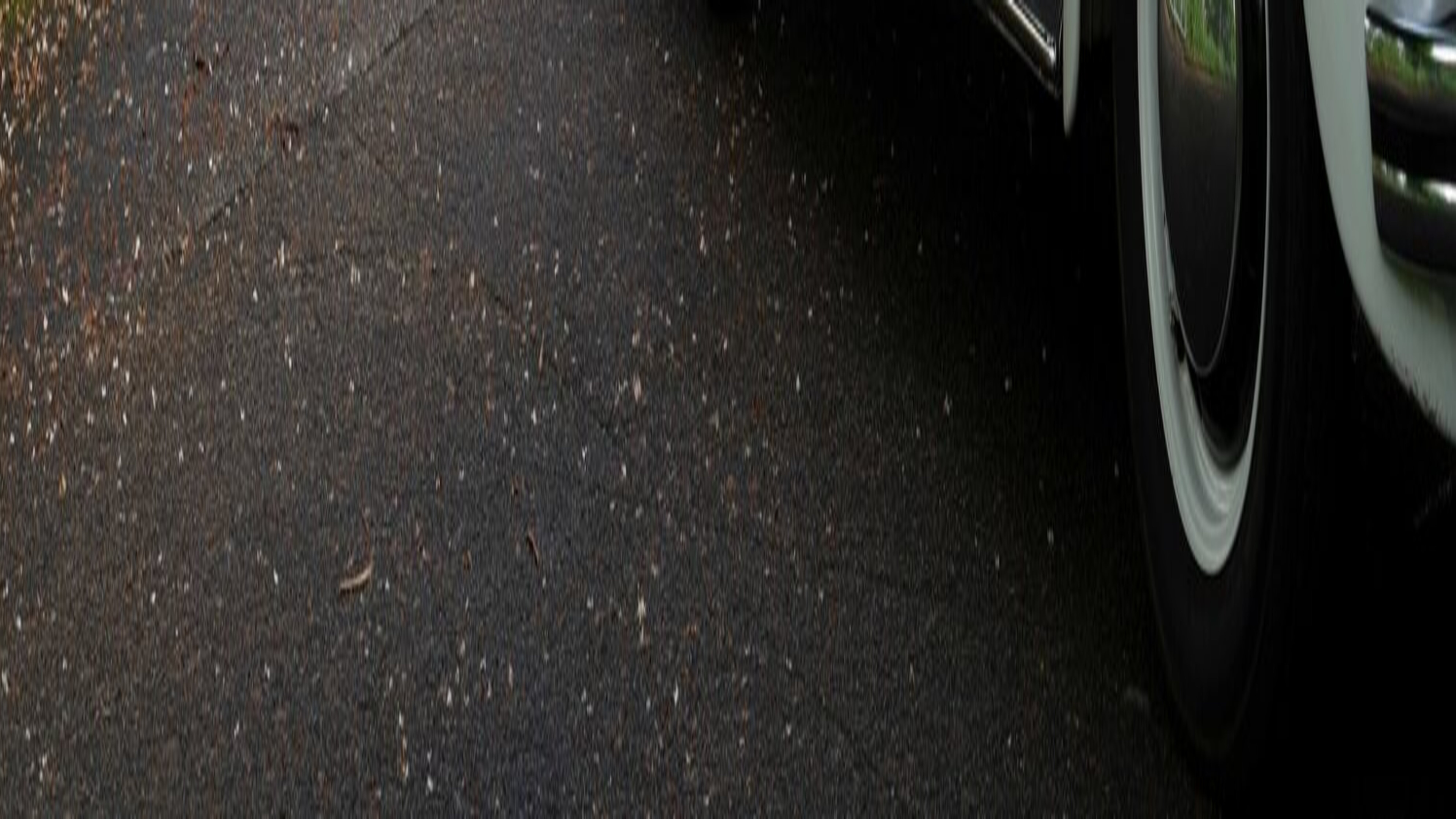VW Käfer und im Hintergrund VW ID3