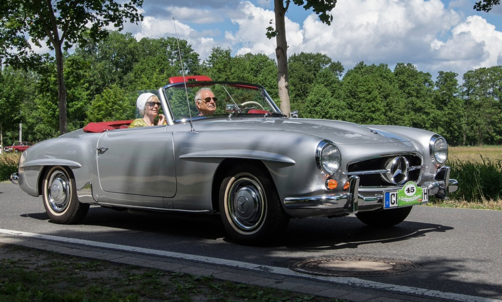 Temperaturen rauf, Dach runter – so lautet das Motto für Cabrio-Fans. Bild: freepik