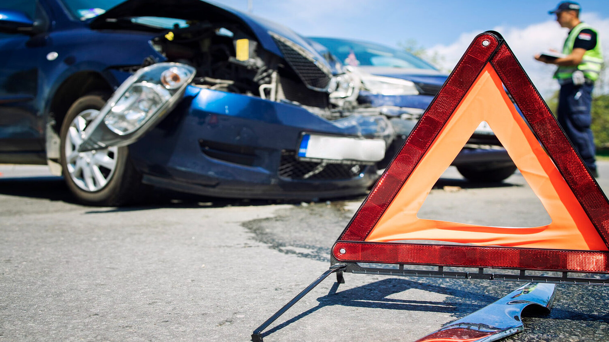 Pannendreieck markiert eine Unfallstelle