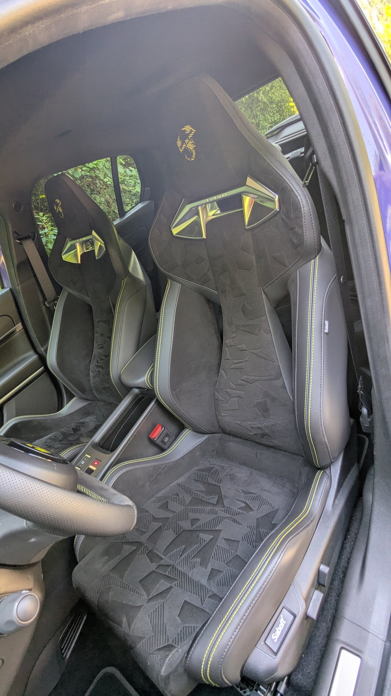 Vordersitze im Abarth 600e