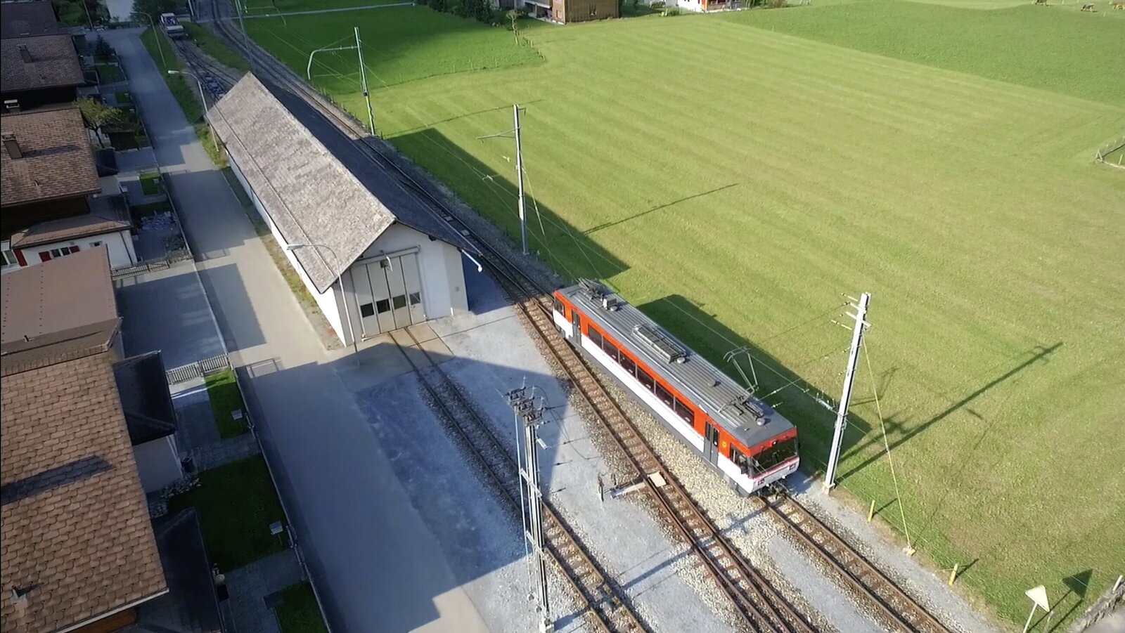 Das abgelegene Innertkirchen soll durch den Grimseltunnel mit dem Oberwallis verbunden werden, welches bereits durch den Furkatunnel ausreichend erschlossen ist. Bild: Screenshot www.grimseltunnel.ch