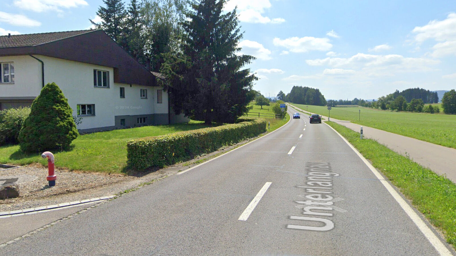 Die Hauptstrasse aus Märwil in Richtung Affeltrangen