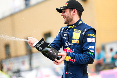 Ricardo Feller feiert seinen dritten Platz beim DTM-Rennen am Lausitzring