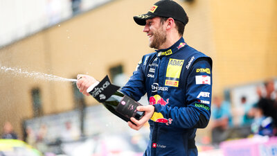 Ricardo Feller feiert seinen dritten Platz beim DTM-Rennen am Lausitzring