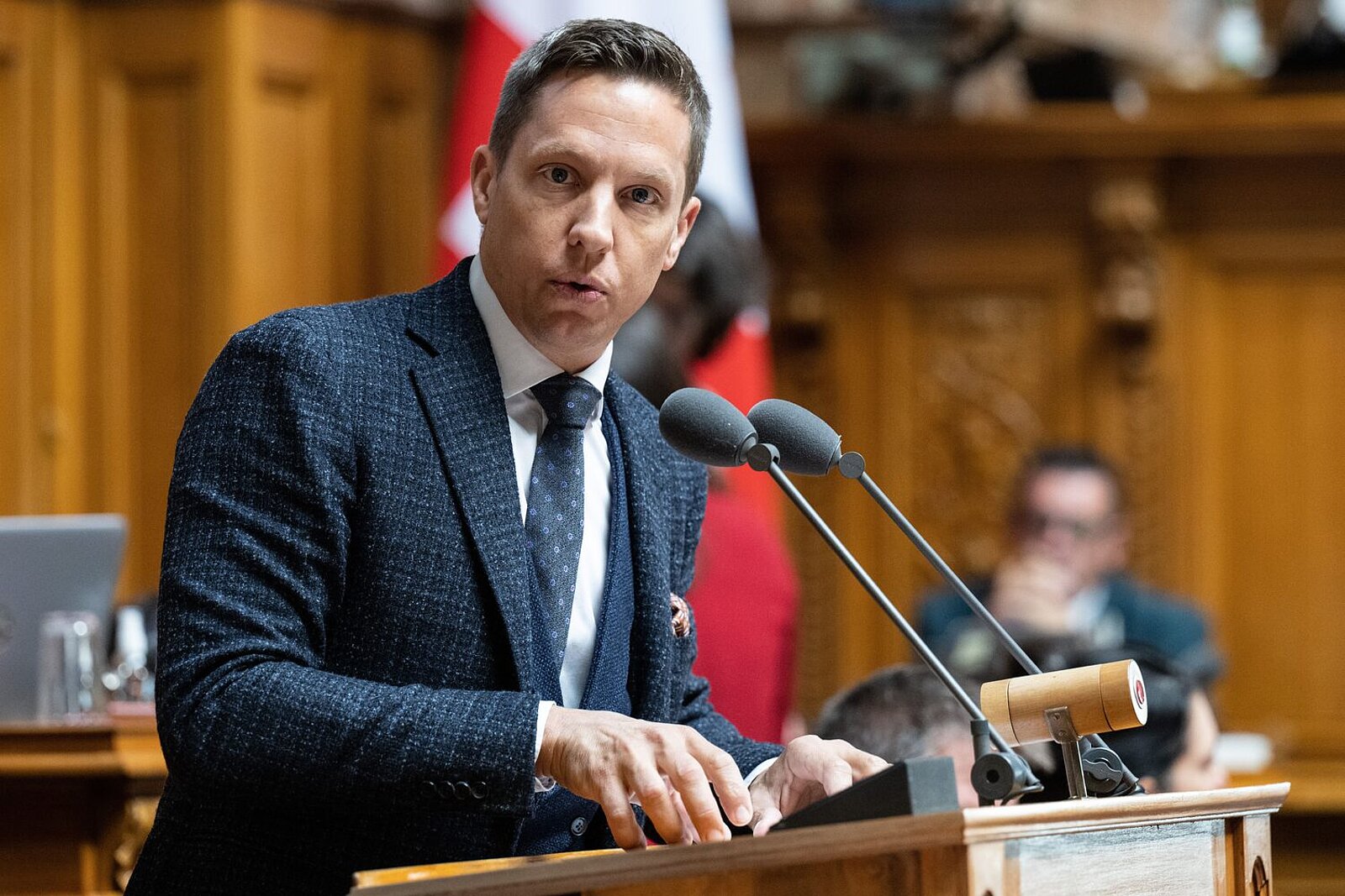 WEITERE_VERWENDUNG_VERBOTEN_WEIL_KEYSTONE_BILD SVP-Natikonalrat Christian Imark bei einer Debatte im Parlament
