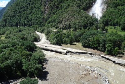vom Unwetter zerstörte A13