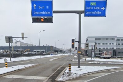 Die Autodiebe versuchten in Oberentfelden AG zu Fuss die Flucht zu ergreifen. Bild: Google Maps.
