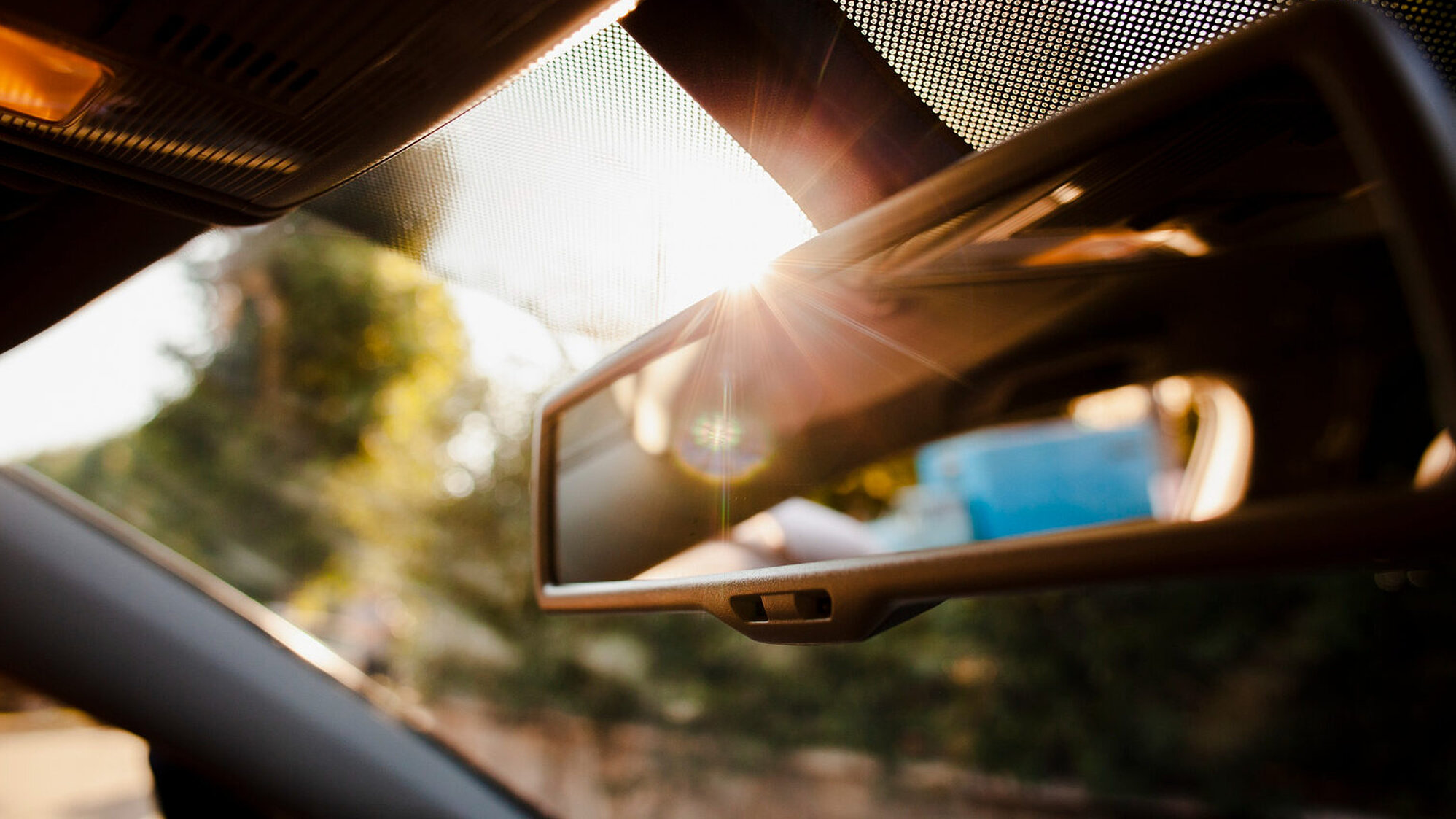 Rückspiegel in einem Auto