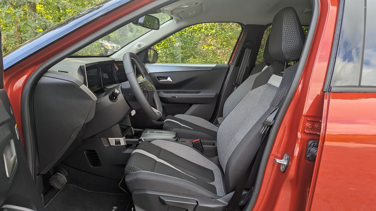 Vordersitze im Opel Frontera