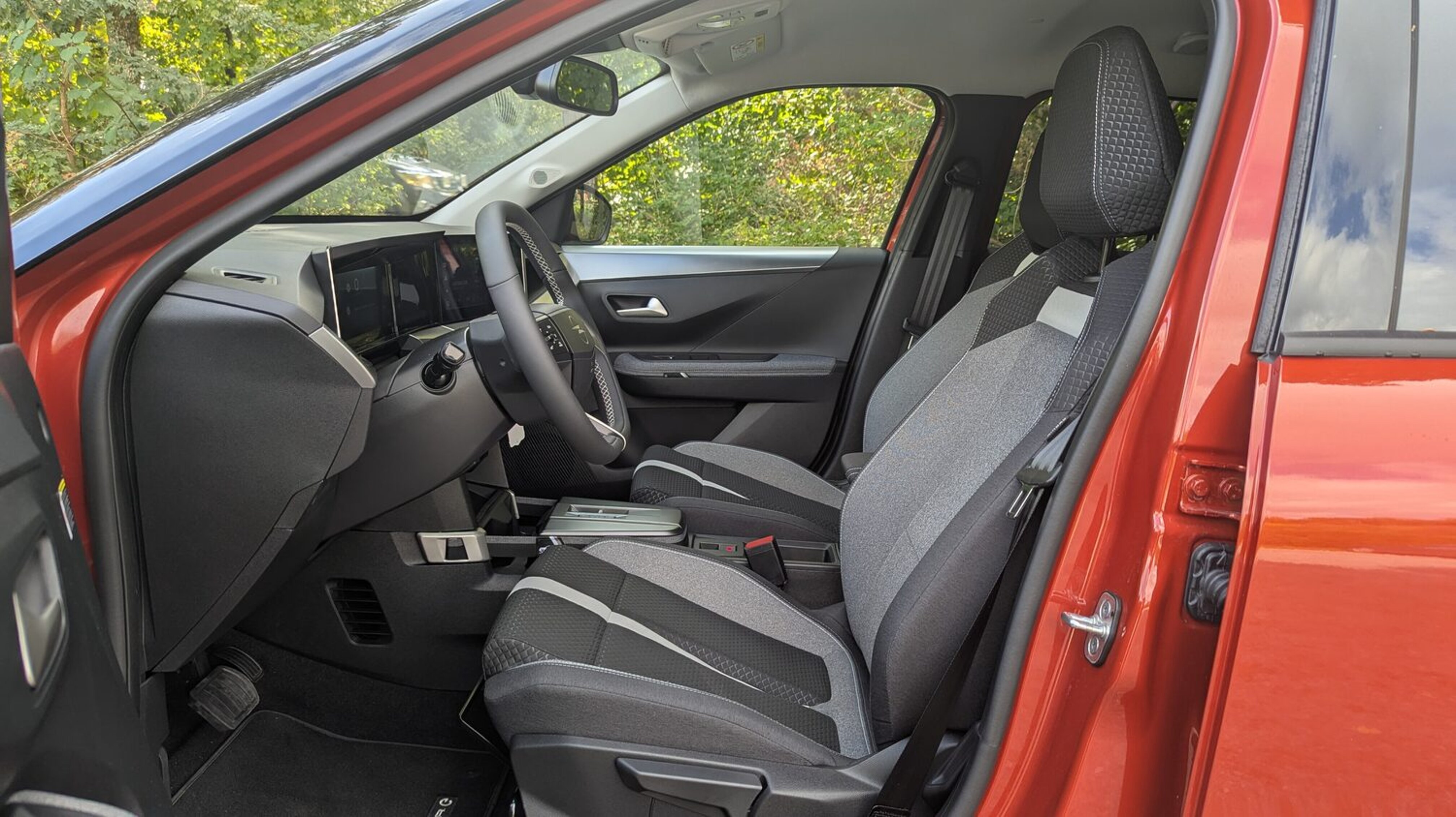 Vordersitze im Opel Frontera