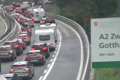 Am Karfreitag kam es vor dem Gotthard-Nordportal zu einer Stauspitze von 12 Kilometern. Droht an Auffahrt und Pfingsten ein ähnliches Bild? Bild: Amt für Betrieb Nationalstrassen