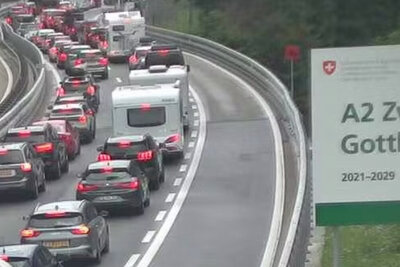 Am Karfreitag kam es vor dem Gotthard-Nordportal zu einer Stauspitze von 12 Kilometern. Droht an Auffahrt und Pfingsten ein ähnliches Bild? Bild: Amt für Betrieb Nationalstrassen