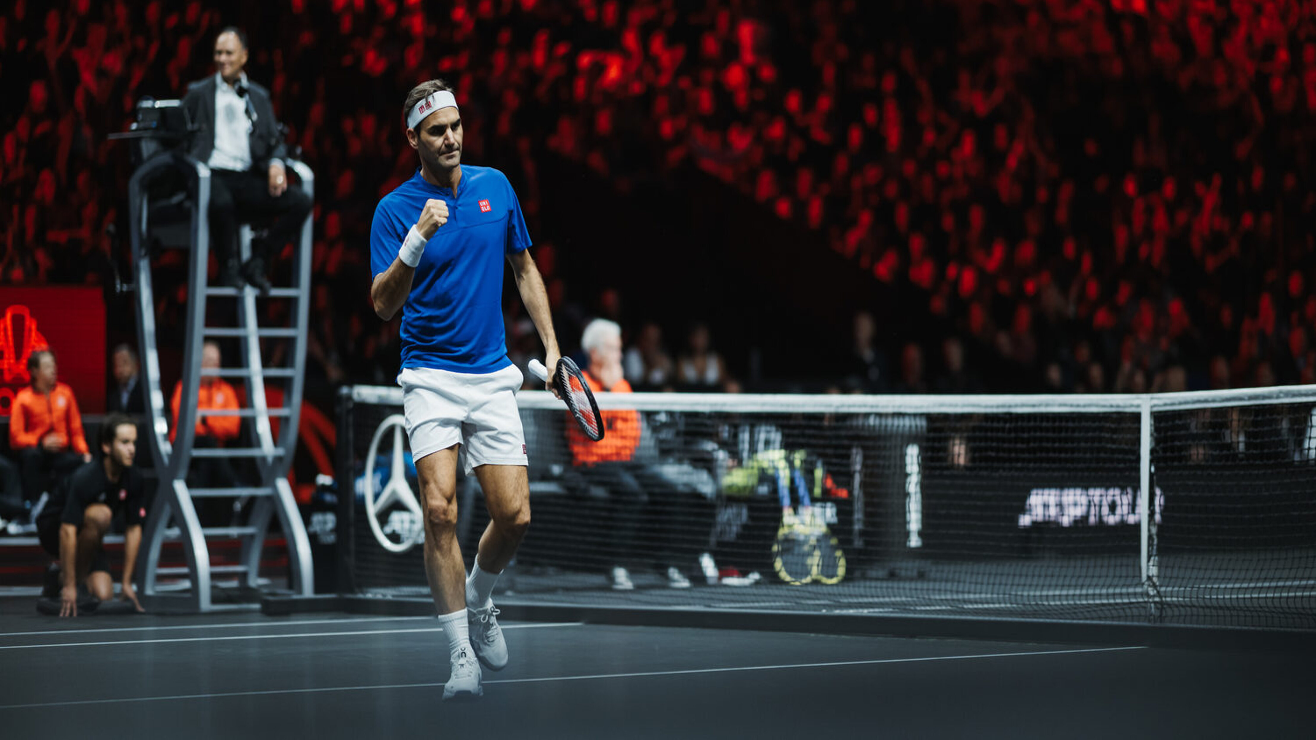 Roger Federer ballt Faust als Siegesgeste auf dem Tennisplatz