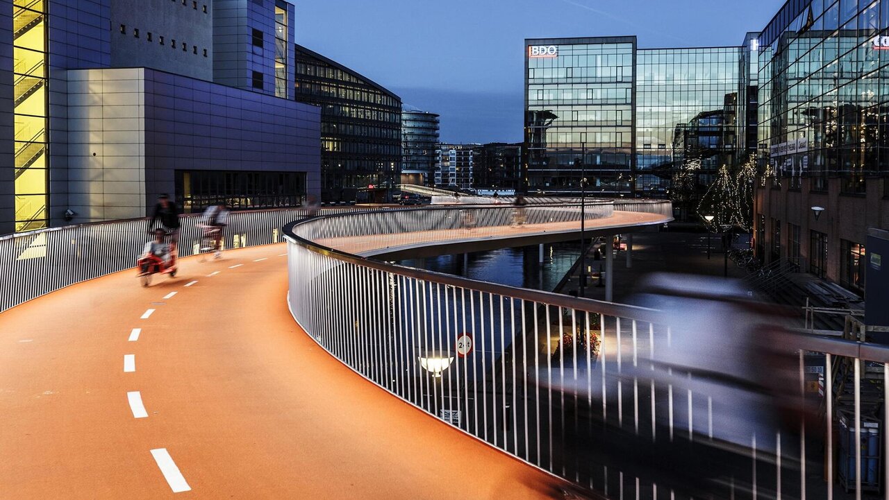 Die Veloweg-Brücke Cykelslangen in der dänischen Hauptstadt Kopenhagen.