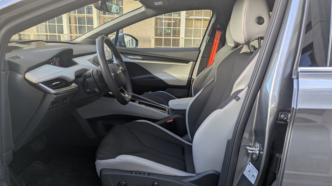 Vordersitze im Skoda Elroq