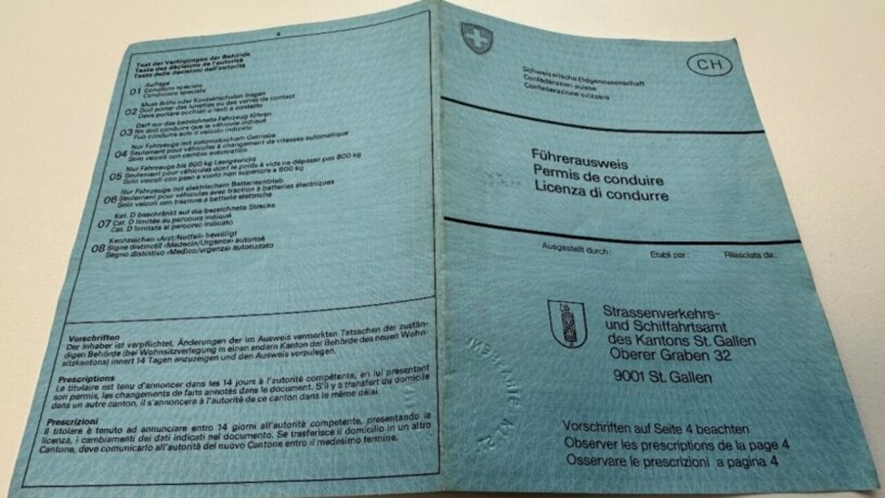 Blauer Papier-Führerausweis.