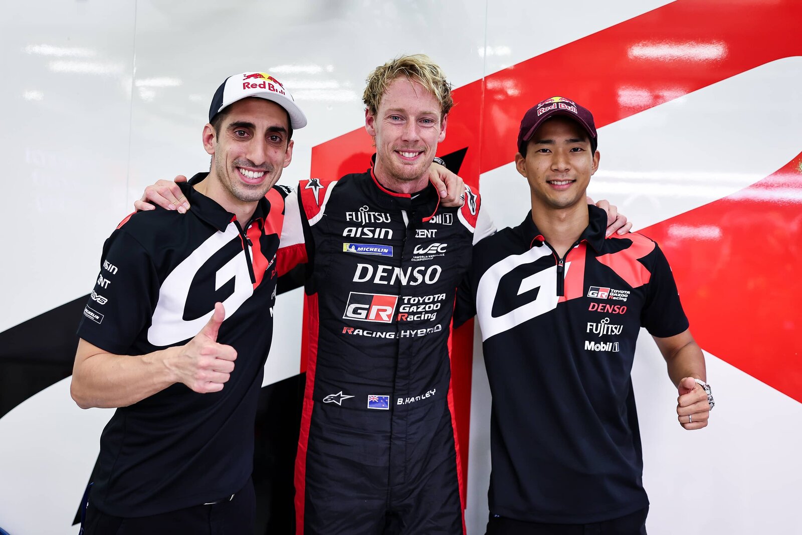 Sébastien Buemi feiert WEC-Titel mit seinen Teamkollegen Brendon Hartley und Ryō Hirakawa