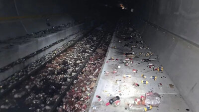 23 von 31 Waggons entgleisten am letzten Donnerstag. Die Ladung wurde auf den Schienen verstreut. Bild: SBB