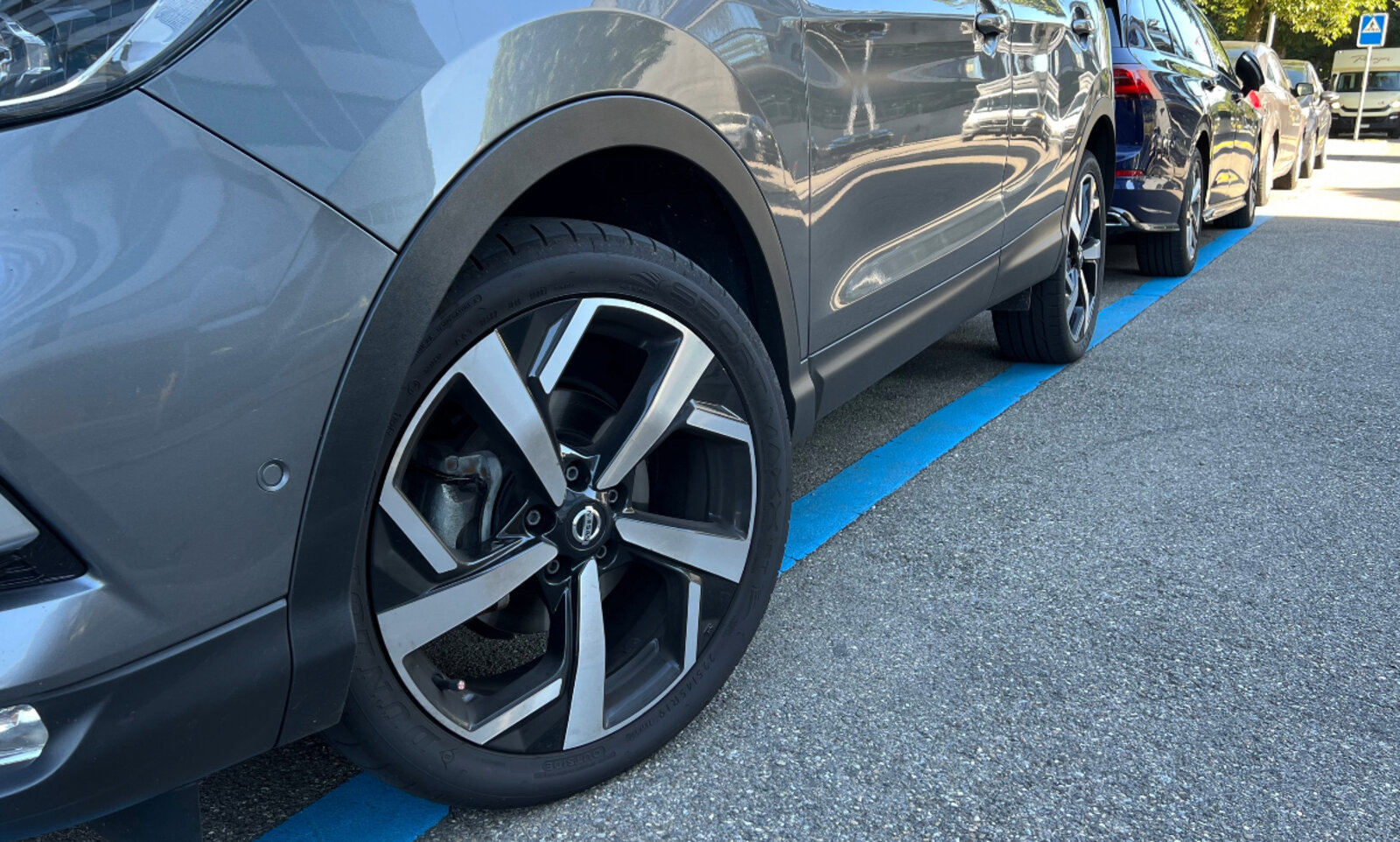 2023 haben einige Städte die Preise für die Parkkarten erhöht. Zum Ärger der Betroffenen. Zudem ist der Abbau von Blaue-Zonen-Parkplätzen ein hitzig diskutiertes Thema. Wie auch die weiteren Punkte in unserem Jahresrückblick pro Monat. Bild: STREETLIFE