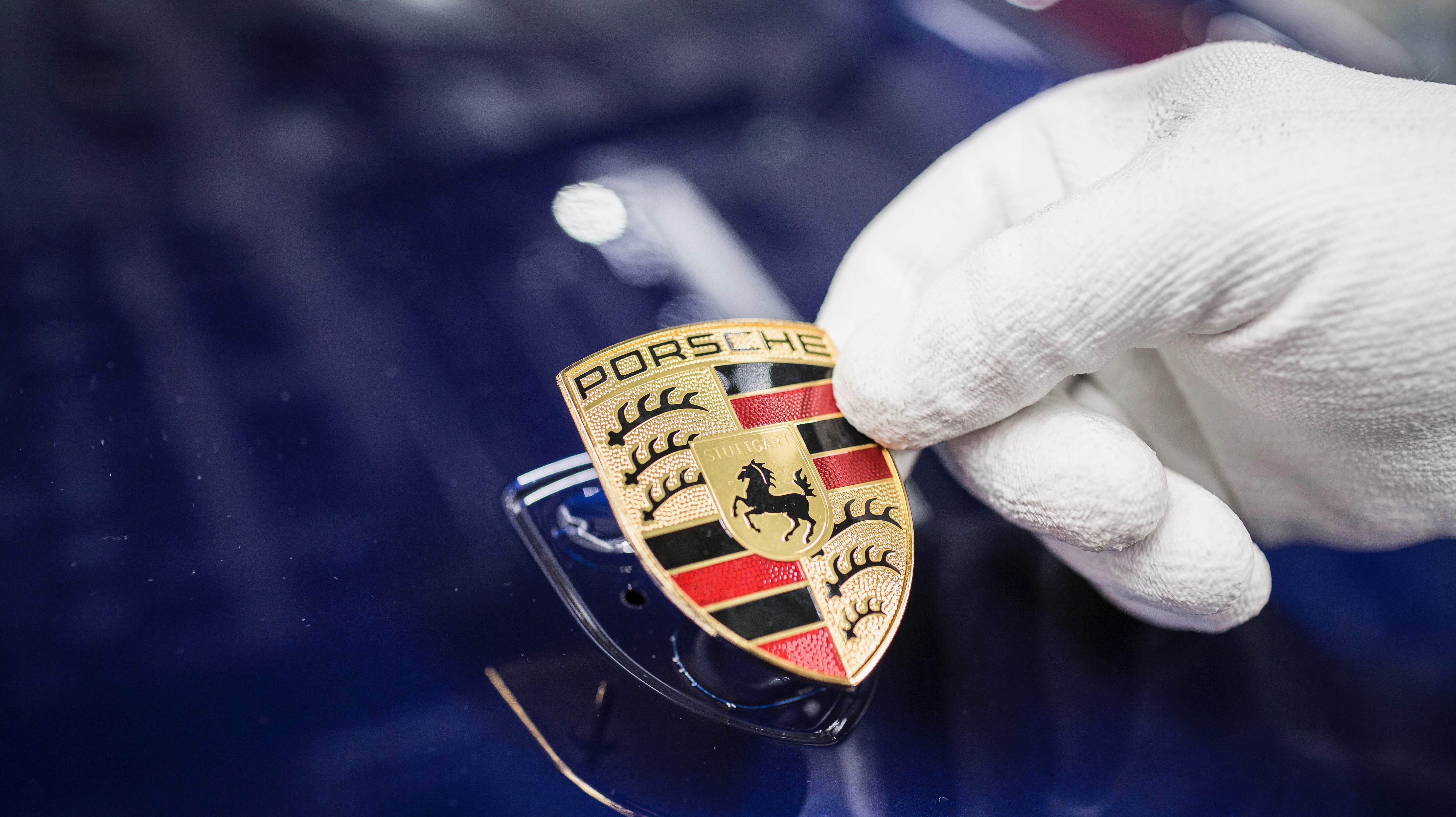 Porsche-Logo wird eingesetzt