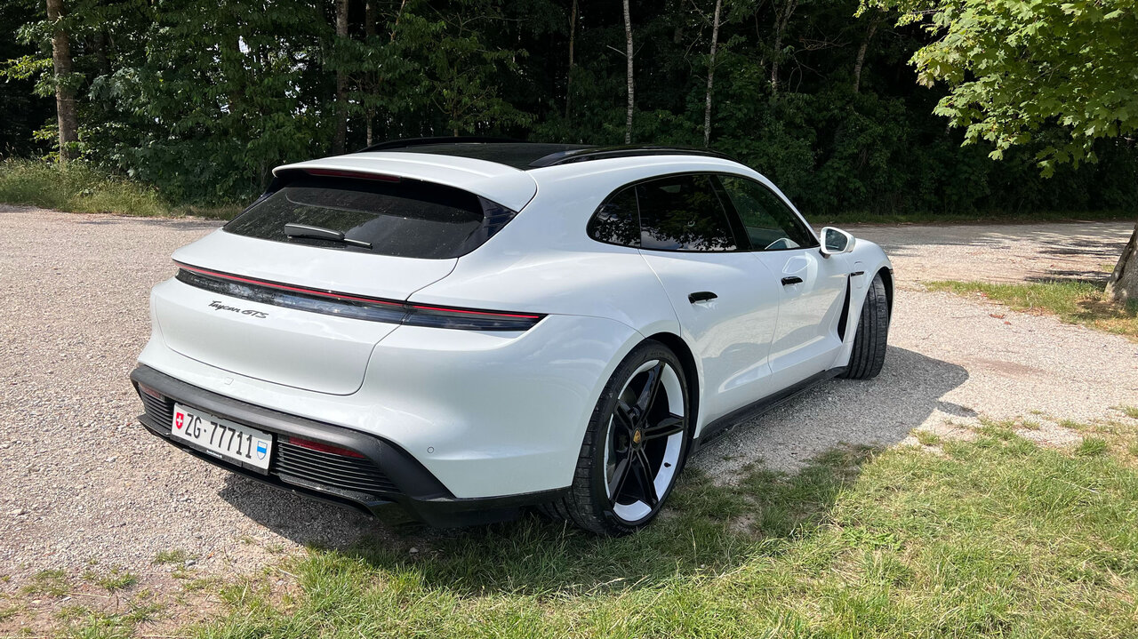 Heckansicht des Porsche Taycan GTS Sport Turismo