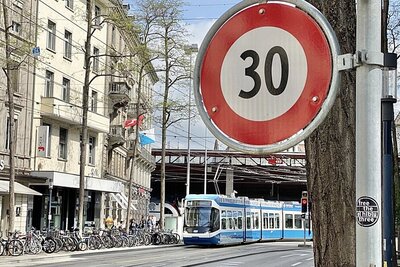 Im Kanton Zürich dürfen Städte nicht mehr eigenständig über Tempo 30 auf Hauptverkehrsachsen entscheiden. Bild: Linus Barta, STREETLIFE