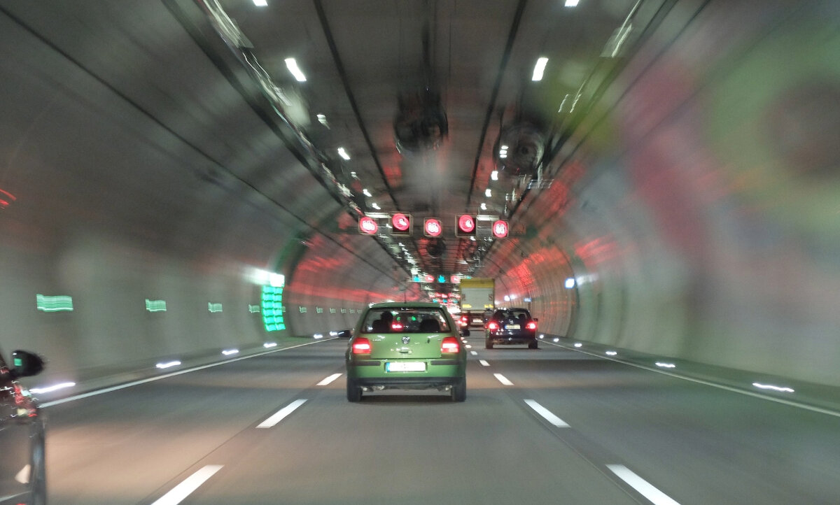 Wie Verhalten Sie Sich Im Tunnel Mit Gegenverkehr Mit dem richtigen Verhalten sicher durch den Tunnel - streetlife.ch