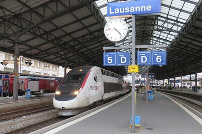 Ein pyrotechnischer Gegenstand aus einem Fanzug soll das Feuer am Bahnhof Lausanne ausgelöst haben. Bild: Wikipedia Akiry