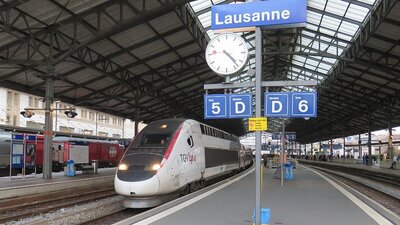 Ein pyrotechnischer Gegenstand aus einem Fanzug soll das Feuer am Bahnhof Lausanne ausgelöst haben. Bild: Wikipedia Akiry