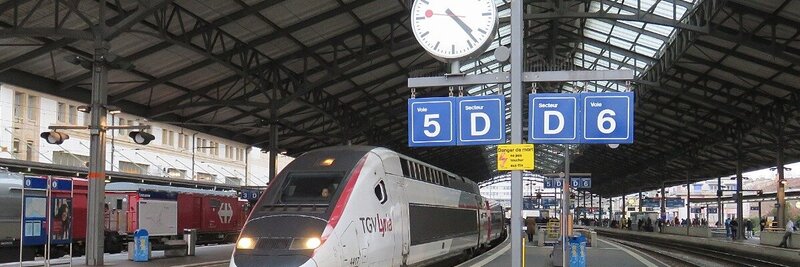 Ein pyrotechnischer Gegenstand aus einem Fanzug soll das Feuer am Bahnhof Lausanne ausgelöst haben. Bild: Wikipedia Akiry