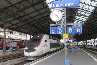 Ein pyrotechnischer Gegenstand aus einem Fanzug soll das Feuer am Bahnhof Lausanne ausgelöst haben. Bild: Wikipedia Akiry