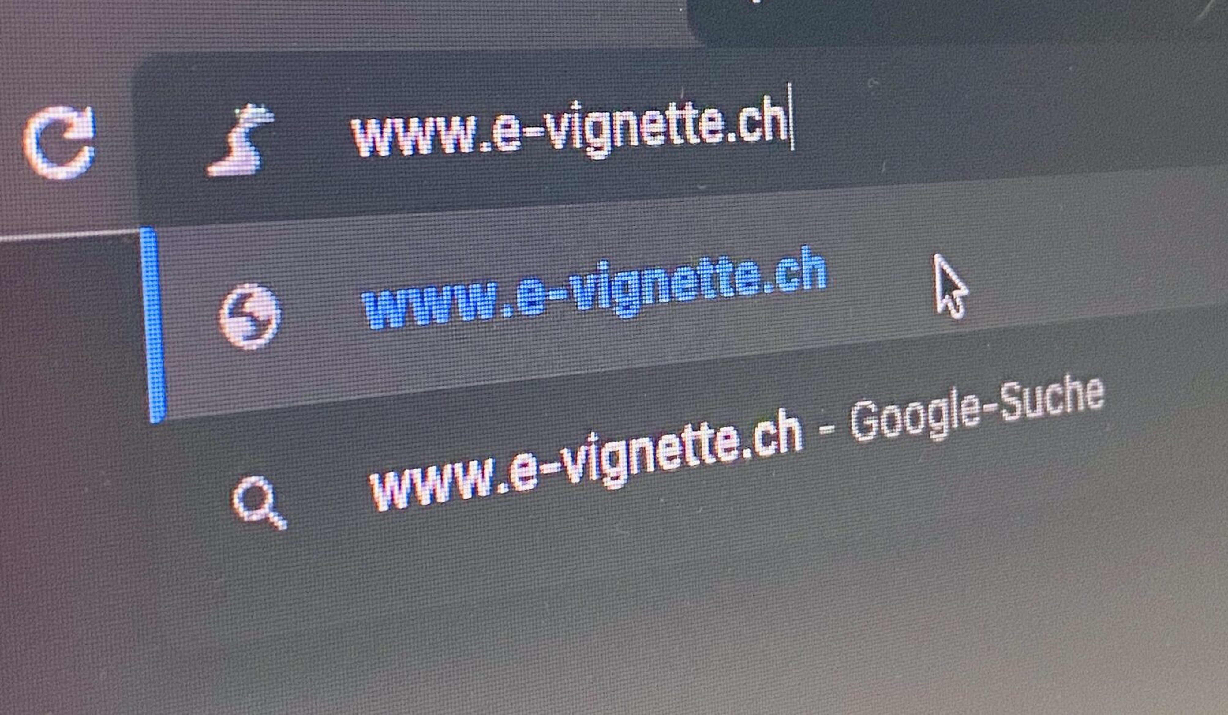 Für die Bestellung einer E-Vignette ruft man auf dem Smartphone oder am PC die Webseite www.e-vignette.ch auf.