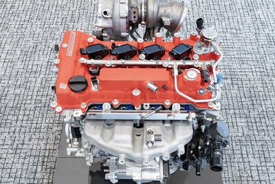 Hochmoderner 2.0-Liter 4-Zylinder-Reihenmotor von Toyota Motor Corporation. Mehr Leistung, weniger Verbrauch. Bild: Toyota Media Global