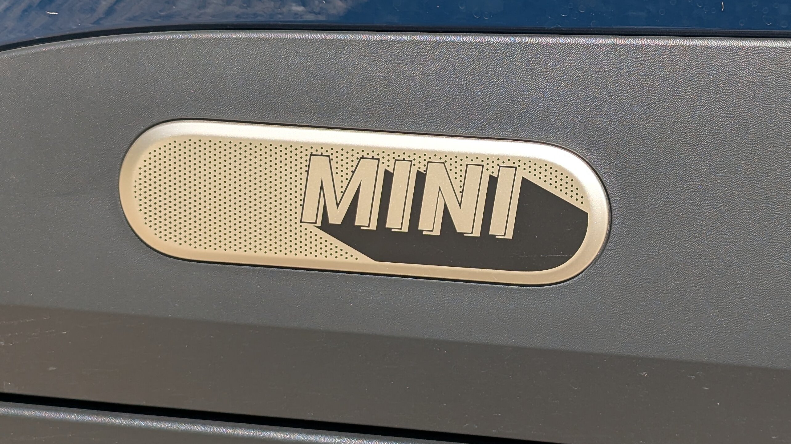 Mini-Schriftzug auf dem Aceman