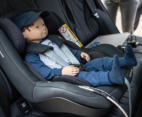 Kindersitz mit Dummy