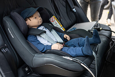 Kindersitz mit Dummy